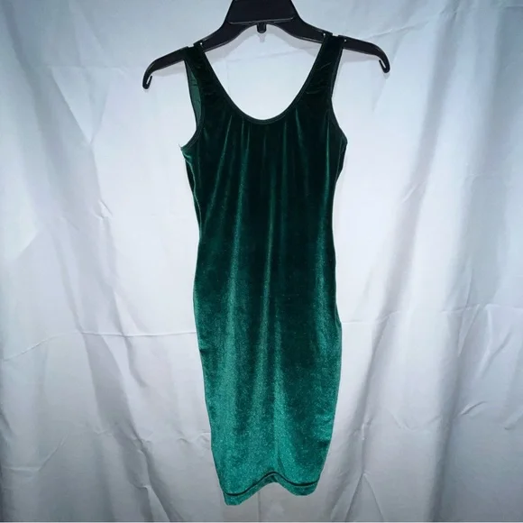 green emerald velvet dress Amazon.com: Olaesa Women's Dark Green Velvet Long Sleeve Midi Dress Wedding  Guest Sweetheart Neck Cocktail Party Formal Dresses : Clothing, Shoes &  Jewelry main image 1